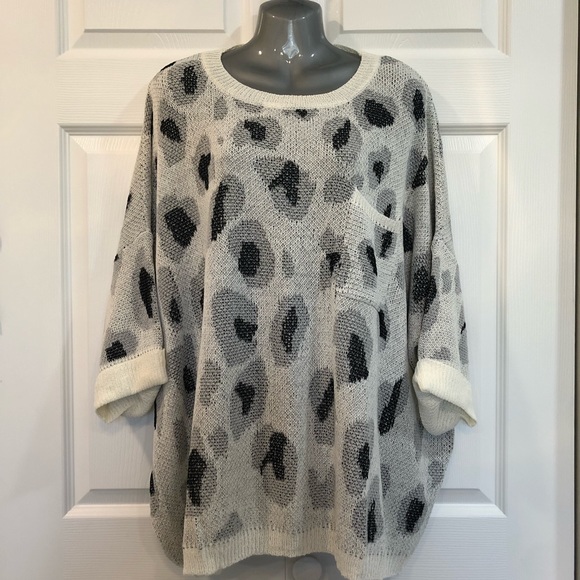 NWT Jodefil Over Sized, Animal Print, Light Weight Sweater - Picture 1 of 5